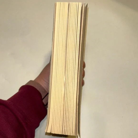 DIVERGENT by Veronica Roth 📚 Paperback Book - Picture 7 of 9